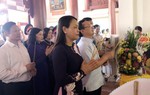 Chủ tịch Hội LHPNVN Nguyễn Thị Thu Hà dâng hương tưởng niệm các nữ liệt sĩ, anh hùng