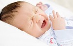 Bé 2 tuần tuổi phải cấp cứu vì mẹ cho uống nước cam thảo