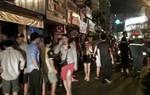 Cháy nổ trên phố Bùi Viện khiến khách Tây hốt hoảng