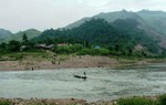 Cháu bé 3 tuổi mất tích khi được gửi ở nhà bà ngoại