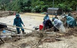 Hội Chữ thập Đỏ Việt Nam hỗ trợ người dân bị ảnh hưởng mưa lũ 250 triệu tiền mặt 
