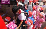 40 trẻ mầm non gào khóc khi xe khách dính chặt xe ben