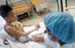 Mẹ của bệnh nhân ghép phổi đầu tiên tại BV Việt Đức đã có thể mỉm cười