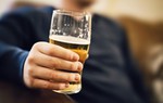 Uống dầu ăn ngăn được say rượu bia?