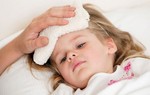 Bé bị sốt đừng đưa đến bệnh viện ngay