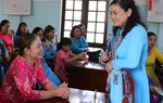 Đoàn công tác TƯ Hội LHPN Việt Nam thăm, tặng quà quân và dân ở Trường Sa