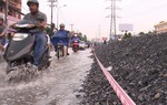 Dân khốn khổ với nâng đường chống ngập