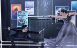 Vợ chồng Khánh Thi - Phan Hiển diện váy cưới đấu kiếm 