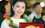 Sao Mai Thu Hằng hạnh phúc khi là 1 trong 10 Gương mặt trẻ Thủ đô tiêu biểu