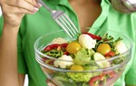 Chế độ ăn low-carb có thể giảm tuổi thọ của người trung niên