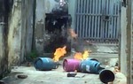 Mâu thuẫn gia đình, con rể mang bình gas đến đốt nhà bố vợ cũ