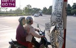Nghề kiếm tiền mới sau mùa ngập lụt ở Hà Nội: Chuộc lại biển số xe