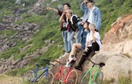 Suni Hạ Linh, Kai Đinh và Monstar “dụ” người trẻ xách ba lô lên đường