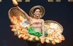 H'Hen Niê tự tin trình diễn 'Bánh mì' trong đêm thi Trang phục dân tộc ở Miss Universe 2018