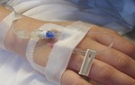 Vụ nữ công nhân tử vong khi truyền dịch: Truyền dịch bừa bãi nguy hiểm thế nào? 