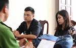 Cặp đôi đâm liên tiếp nữ nhân viên bán hàng ra đầu thú
