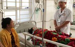 Thiếu phụ “cổ đầy máu” chạy ra khỏi quán gội đầu