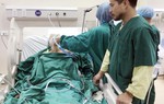 Bác sĩ nỗ lực để người mẹ ung thư được gặp con một lần