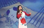 Lương Nguyệt Anh nghẹn ngào hát ca khúc tự sáng tác về quê mẹ