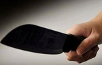Dẹp lấn chiếm vỉa hè, một cán bộ phường bị bà bán hàng rong tấn công