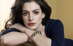 Anne Hathaway lao vào ‘cuộc chiến’ giảm cân sau sinh