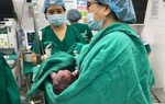 Lần đầu điều trị vô sinh bằng nong vòi tử cung bị tắc qua nội soi