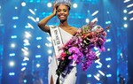 Cô gái tóc ngắn là đối thủ 'nặng ký' của Hoàng Thùy tại Miss Universe 2019