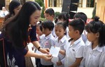 Lễ khai giảng muộn của thầy trò vùng rốn lũ Hà Tĩnh