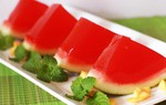 Chỉ 15 phút, có ngay thạch dưa hấu mát lạnh đuổi nắng nóng