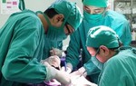 Bé 2 tuổi mắc khối u tuyến thượng thận hiếm gặp