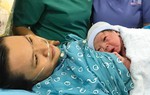 TP.HCM đón 5 công dân đầu tiên trong năm mới 2019