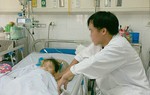 Cứu thành công bé 4 tuổi bị ô tô kéo lê gây đa chấn thương nặng