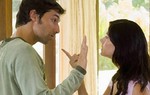 Chồng dễ dãi khiến vợ phải sắm ‘vai ác’