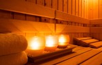 Tay nắm cửa hỏng, mẹ con chết thảm trong phòng xông hơi