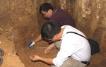 Tu bổ đền, phát hiện di vật thời tiền sử