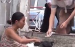 TPHCM: Bắt giữ người phụ nữ lạm dụng trẻ em xin tiền để chích ma túy