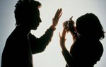 Vụ án ‘vợ bắn chồng’ ở Hà Nội: Nổ súng vì sợ bị đánh?