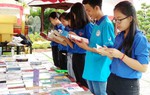  Tặng sách cho sinh viên để 'truyền lửa' văn hoá đọc