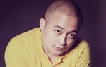 Cao Minh Tiến: Vẽ hoa đào trên áo dài tại Lễ hội Áo dài