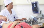Tiết sữa non khi mang bầu có nguy hiểm?