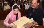 Nữ nghị sĩ trẻ nhất quốc hội Pakistan