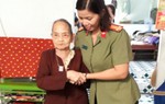 Công an TPHCM đến tận nhà làm thẻ căn cước cho dân xã đảo