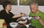 Đưa cha mẹ vào trung tâm dưỡng lão: ‘Tất yếu’ hay ‘bất hiếu’?