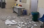 Vữa trần bệnh viện rơi trúng người nhà bệnh nhân