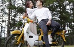 Khang Việt và Saka Trương Tuyền tung MV đón lễ Tình nhân