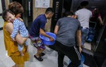 Bà bầu 'tháo chạy' vì nước bẩn