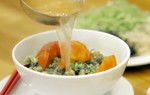 Nấu bún ốc 'chuẩn vị' Hà Nội giải ngấy đầu năm 