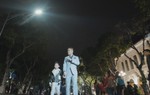 Ca sĩ Hoàng Tùng rủ con vào MV 'Anh đến thăm em đêm 30'