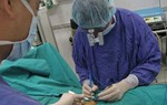 'Gãy súng' ở tuổi 45 vì 'yêu' tư thế khó