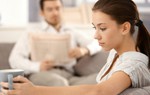 Chồng là sếp ngân hàng mà coi vợ như tên trộm chung nhà
